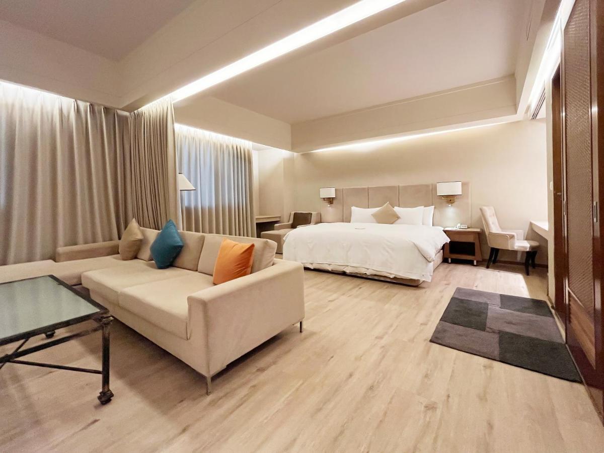 เจียฉิน การ์เดน โฮเทล Hotel ไถหนาน ภายนอก รูปภาพ
