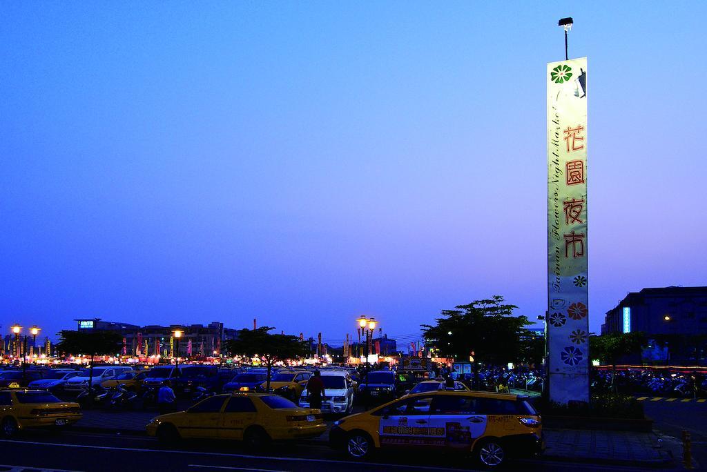 เจียฉิน การ์เดน โฮเทล Hotel ไถหนาน ภายนอก รูปภาพ