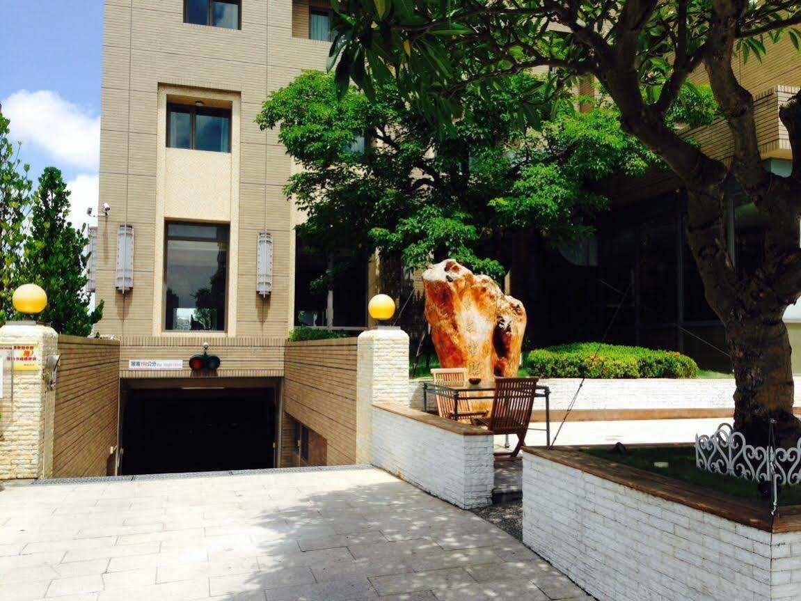 เจียฉิน การ์เดน โฮเทล Hotel ไถหนาน ภายนอก รูปภาพ