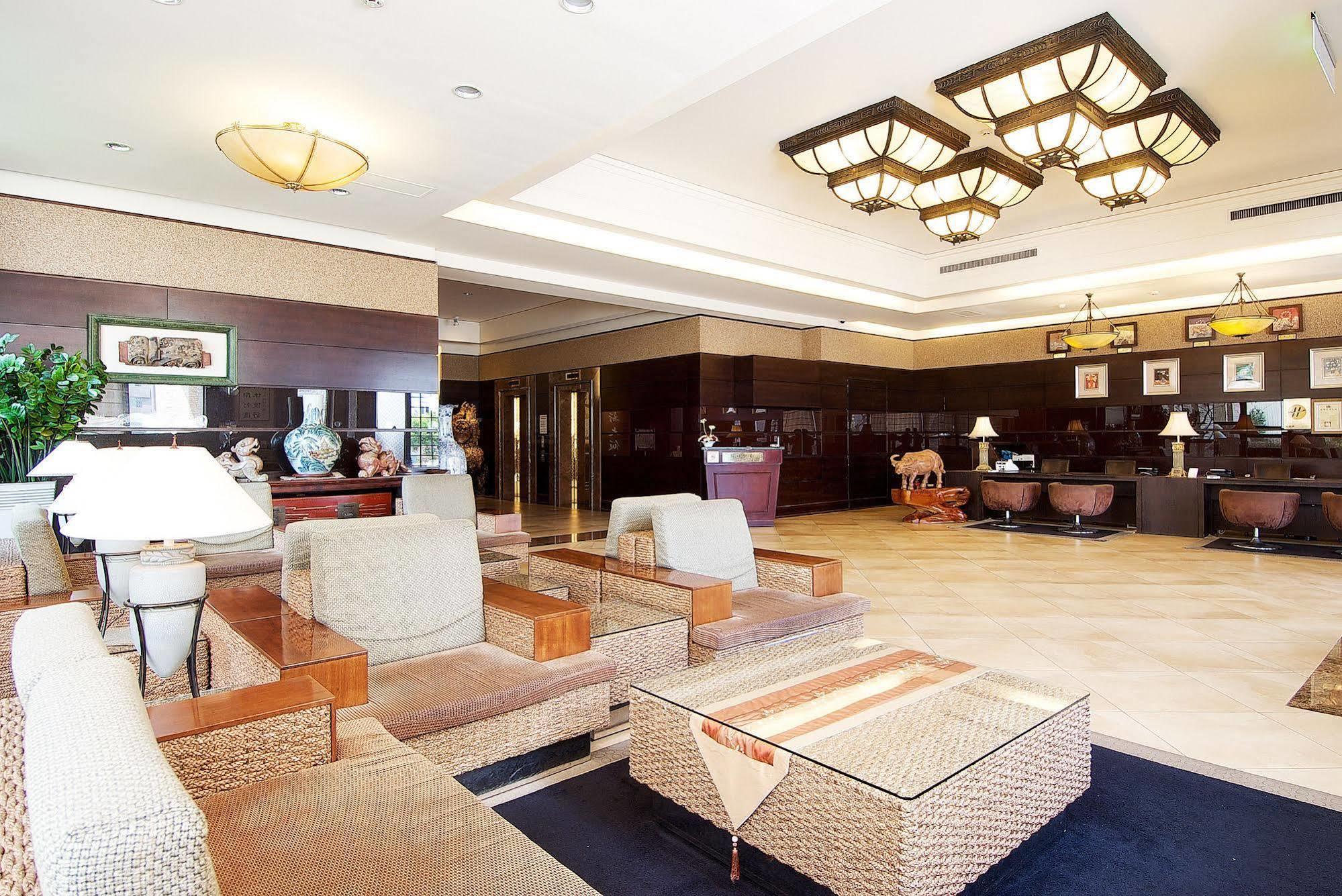 เจียฉิน การ์เดน โฮเทล Hotel ไถหนาน ภายนอก รูปภาพ