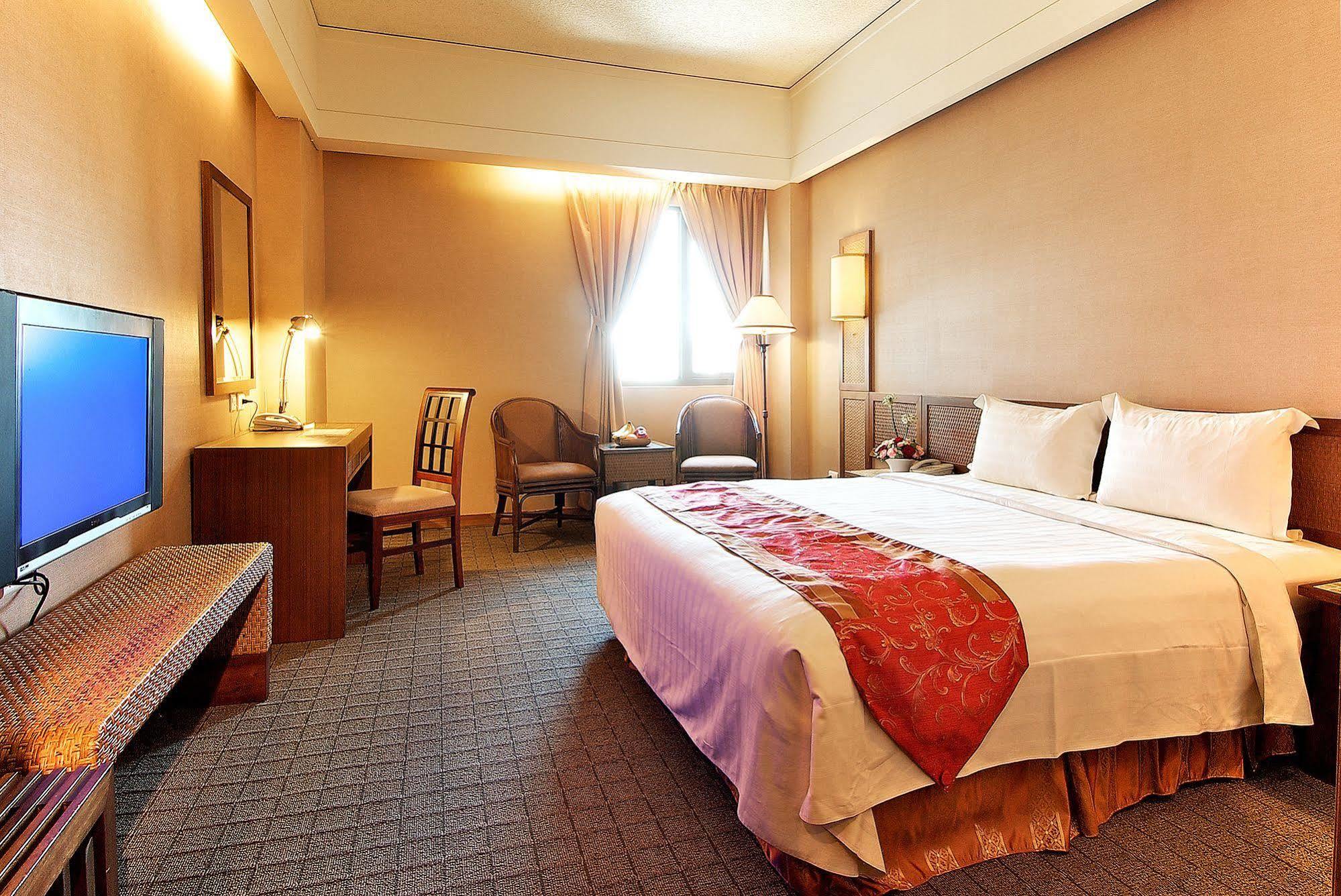 เจียฉิน การ์เดน โฮเทล Hotel ไถหนาน ภายนอก รูปภาพ