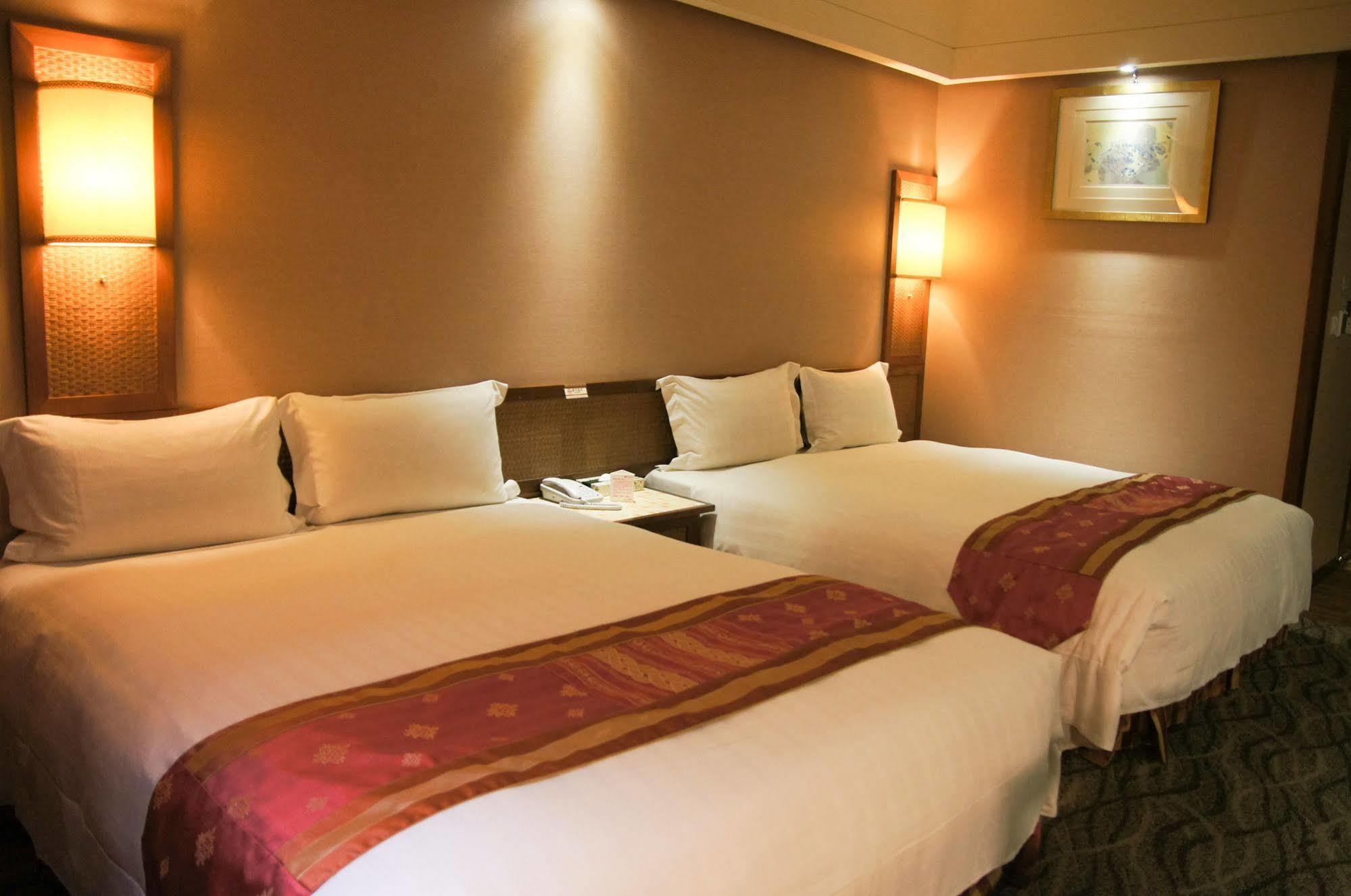 เจียฉิน การ์เดน โฮเทล Hotel ไถหนาน ภายนอก รูปภาพ