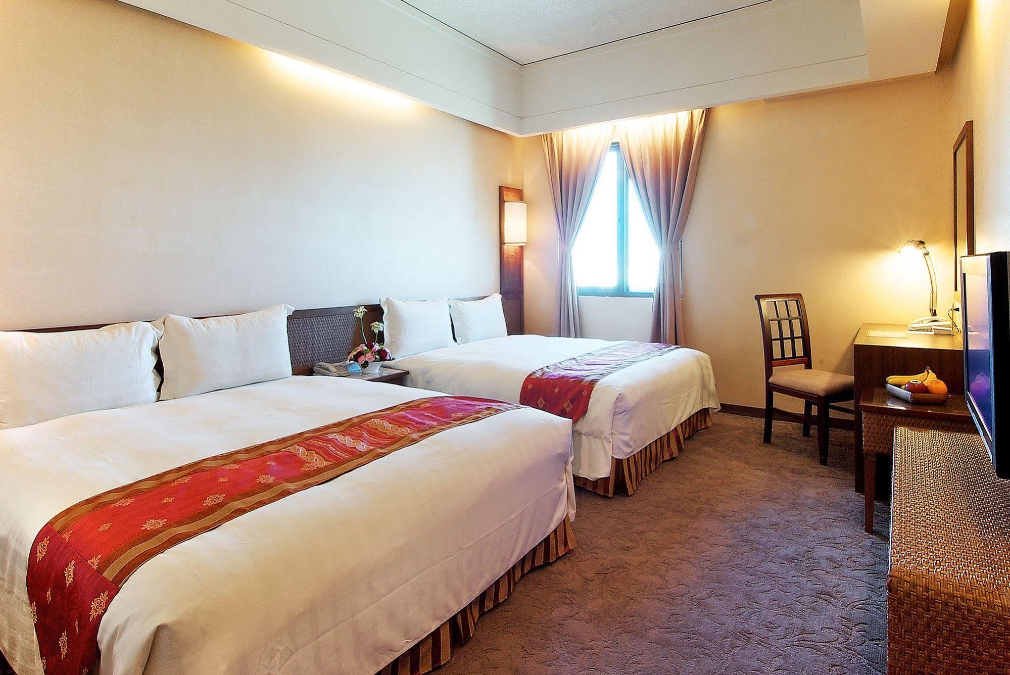 เจียฉิน การ์เดน โฮเทล Hotel ไถหนาน ภายนอก รูปภาพ