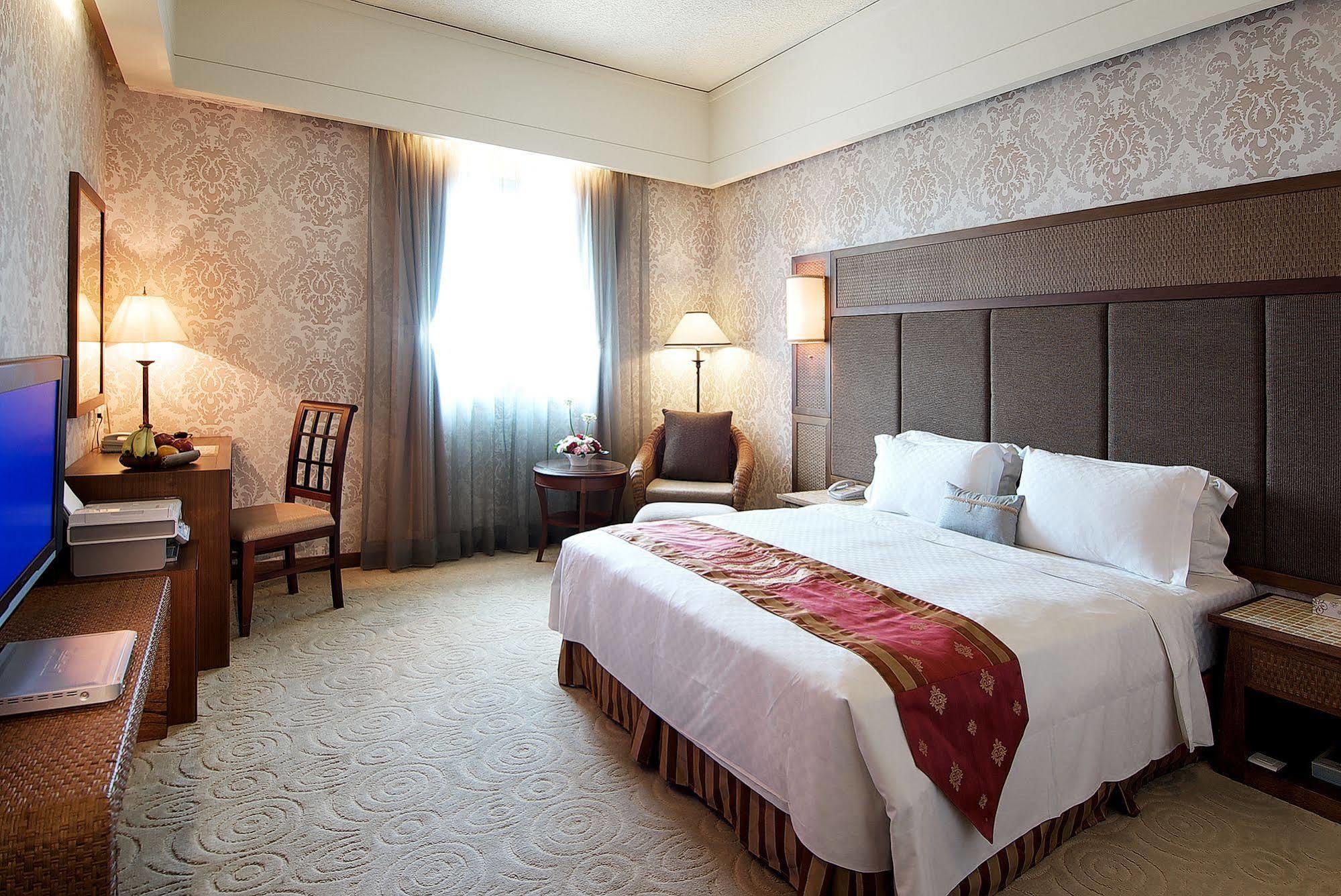 เจียฉิน การ์เดน โฮเทล Hotel ไถหนาน ภายนอก รูปภาพ